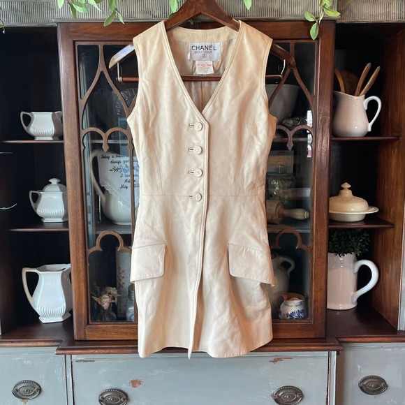 CHANEL Jackets & Blazers - CHANEL BOUTIQUE Vintage Lambskin Sleeveless Longline Vest Creme Sz 38 With COA